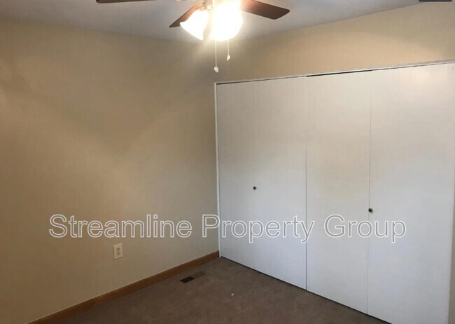 Building Photo - 1201 Galapago St