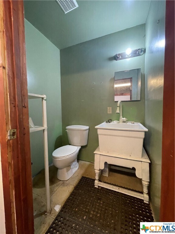 Building Photo - 1910 FM2673