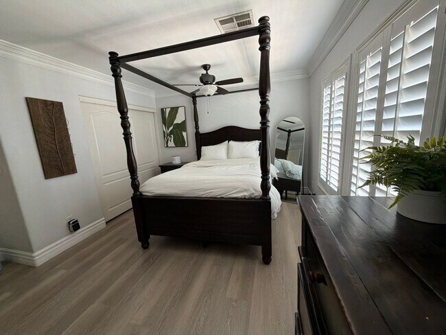 Building Photo - Luxury Home in Lone Mountain Classics