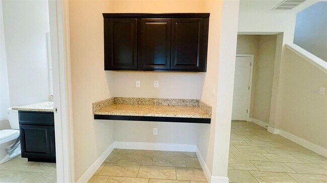 Building Photo - 1033 Vinsetta Cir