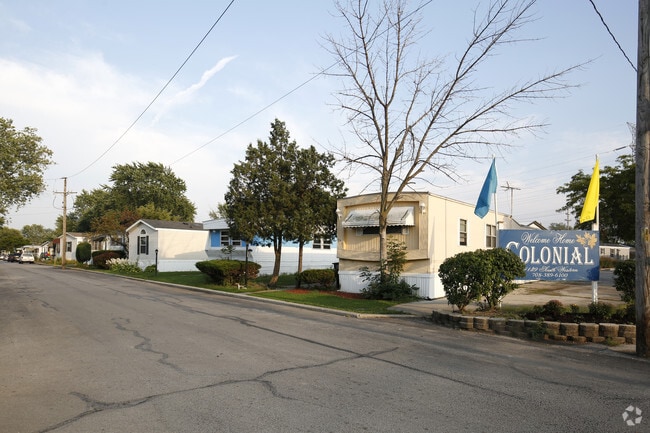 Building Photo - Colonial Estates