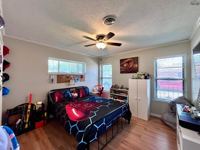 Building Photo - 4722 Florist St