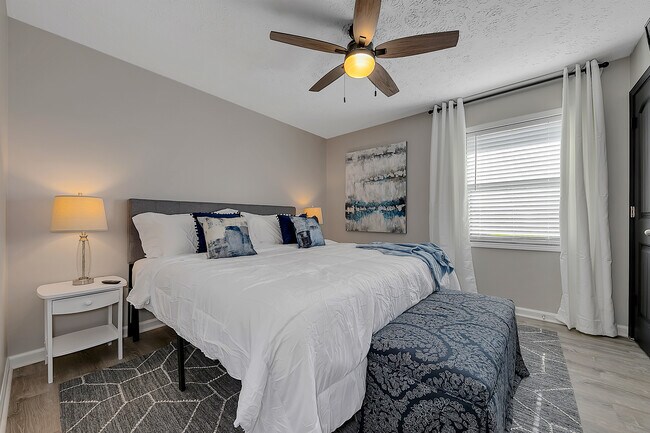 Building Photo - 2062 Woodbine Cir