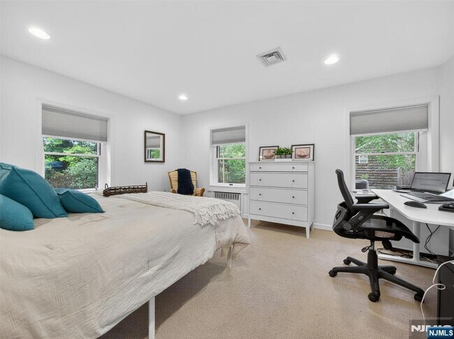 Building Photo - 36 Grove