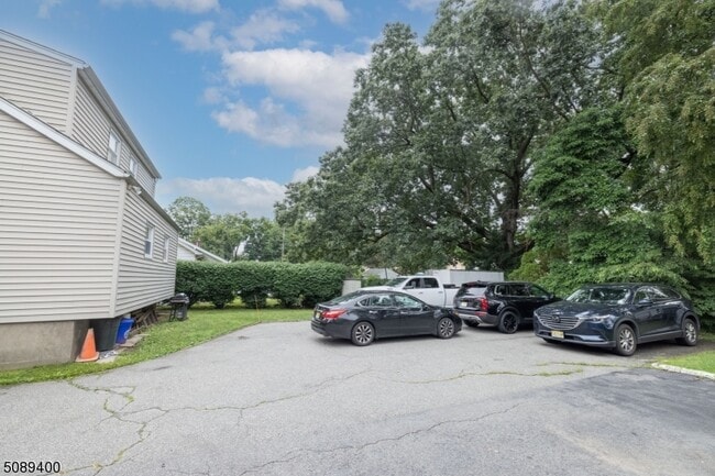 Building Photo - 216 Ringwood Ave