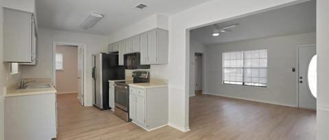 Building Photo - 10601 Silver Creek Dr
