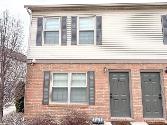 Building Photo - 631 Pebble Pl Dr