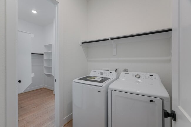 Building Photo - 564 Tawny Rim Dr