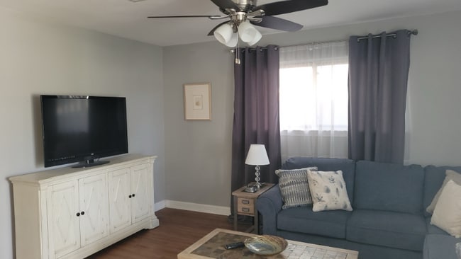 Building Photo - 1212 N Starrett Rd