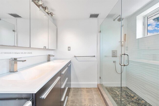 Building Photo - RIVER BAY PARK