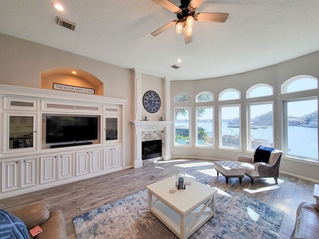 Building Photo - Beautifully designed waterfront property w...