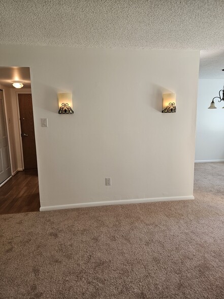 Livingroom - 3204 Valley Dr