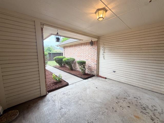 Building Photo - 310 Iroquois Ln