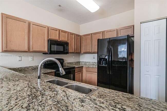 Building Photo - 8800 NW 107 Ct