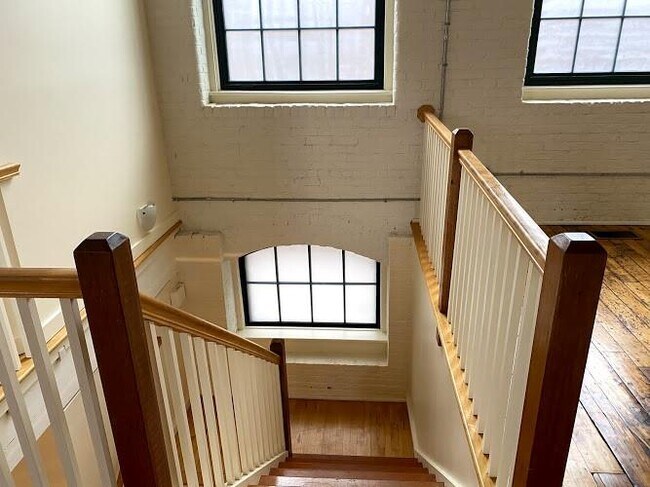 Building Photo - 28 Bayley St