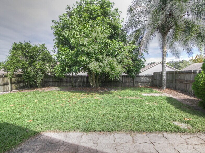 Building Photo - 3813 Kyle Dr