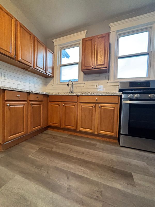 Building Photo - 105 Brookside Ave