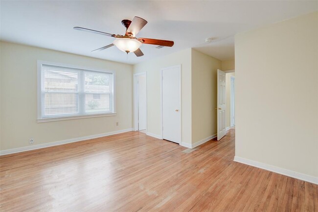 Building Photo - 8807 McAvoy Dr