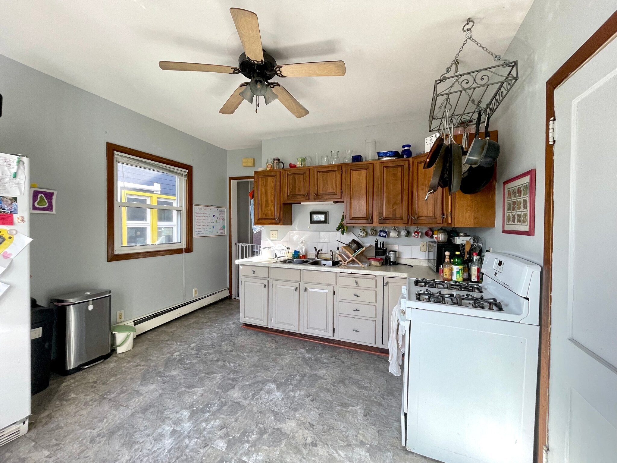 Building Photo - 2080 Roblyn Ave