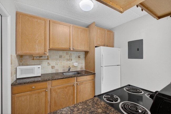 Building Photo - 821 Lighthouse Dr