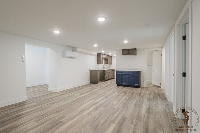Building Photo - 910 Rood Ave