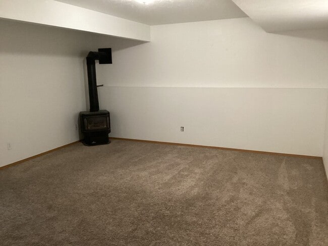 Building Photo - Nicely updated 4Bed, 2Bath in Airway