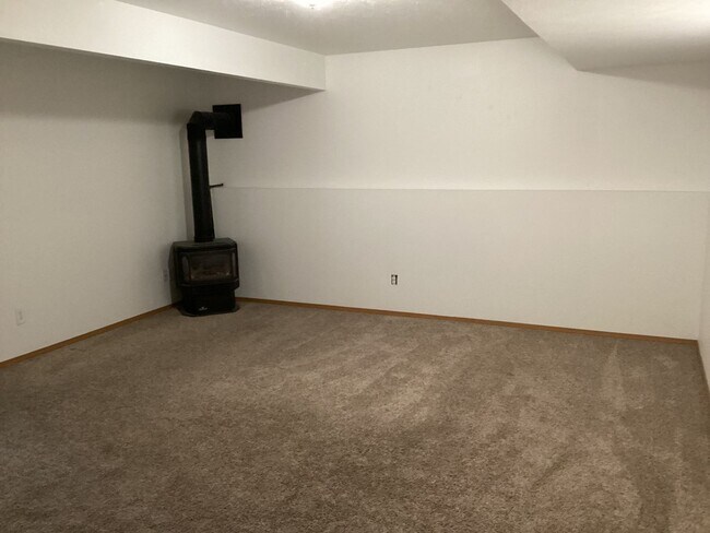 Building Photo - Nicely updated 4Bed, 3Bath in Airway