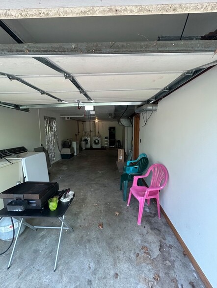 Building Photo - 454 Hutton Ln