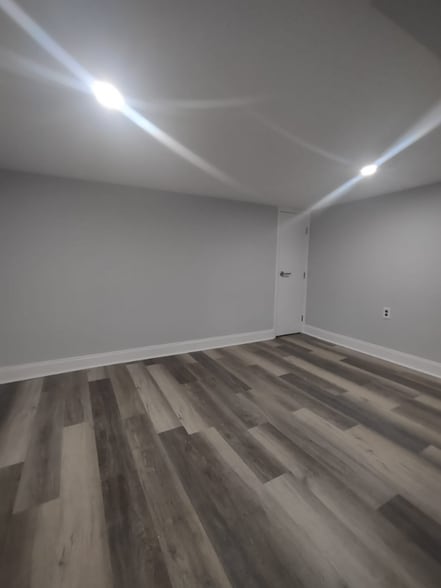 Building Photo - 3018 Clarendon Rd