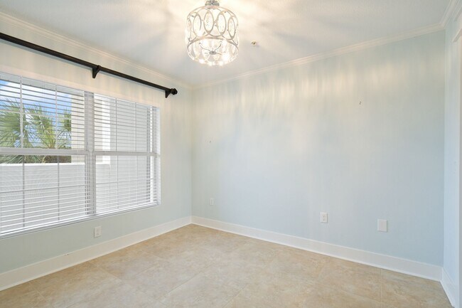 Building Photo - Luxury Finishes Throughout!!