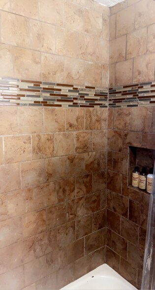 Building Photo - 388 Huntington Ridge Dr