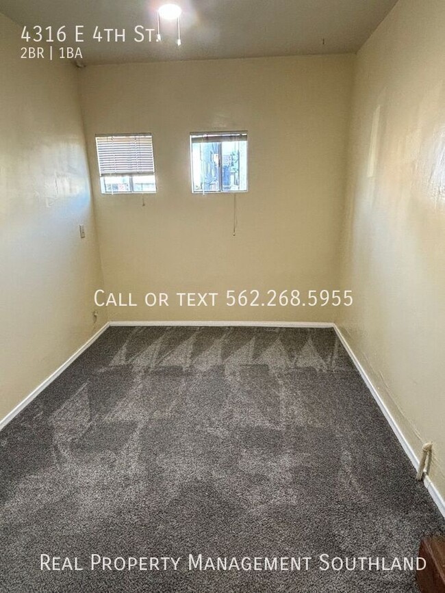 Building Photo - 2 Bedroom 1 Bath with Garage Space - Avail...