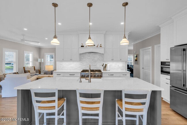 Building Photo - 102 4th Ave