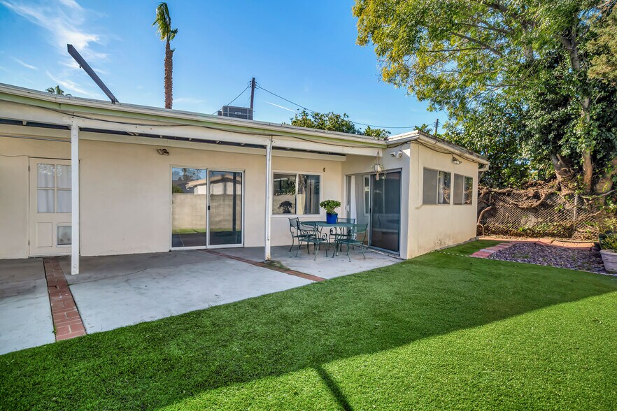 Building Photo - 15157 Valleyheart Dr