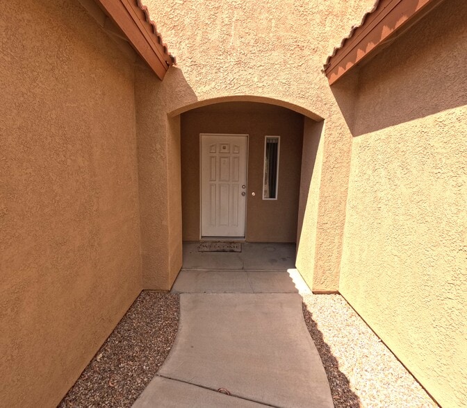 Building Photo - 1675 E Segovia Way