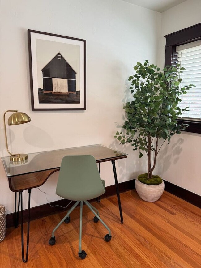 Building Photo - 3076 Melbourne St