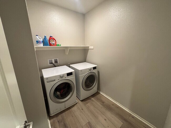Building Photo - Spacious 3-Bedroom Home with Community Ame...