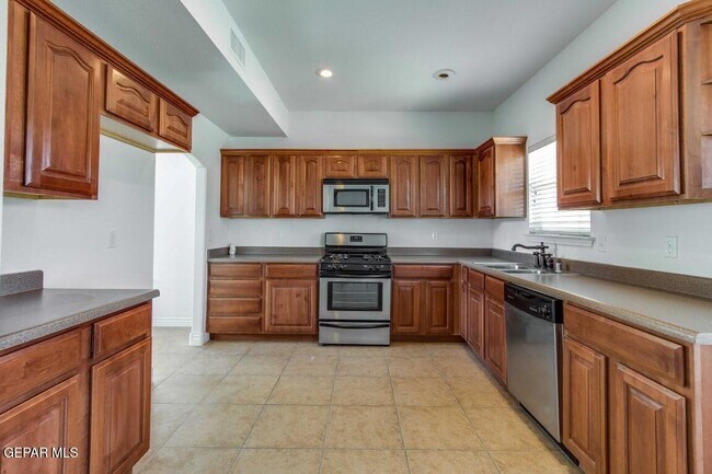 Building Photo - 5541 Ignacio Frias Dr