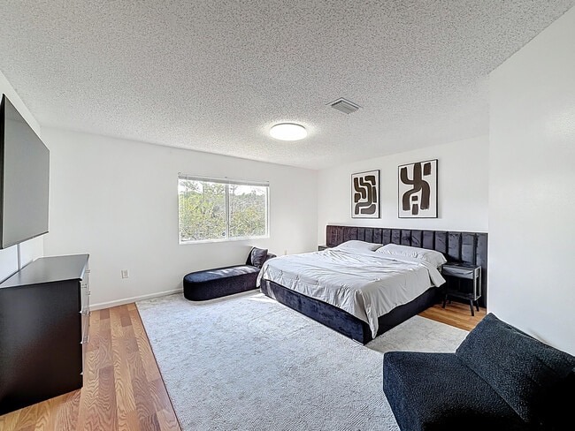 Building Photo - 4702 NW 59th Manor