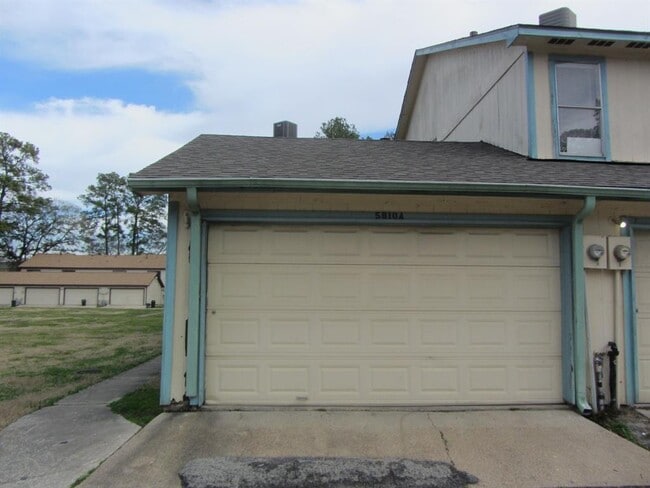 Building Photo - 5810 Twisted Pine Ct