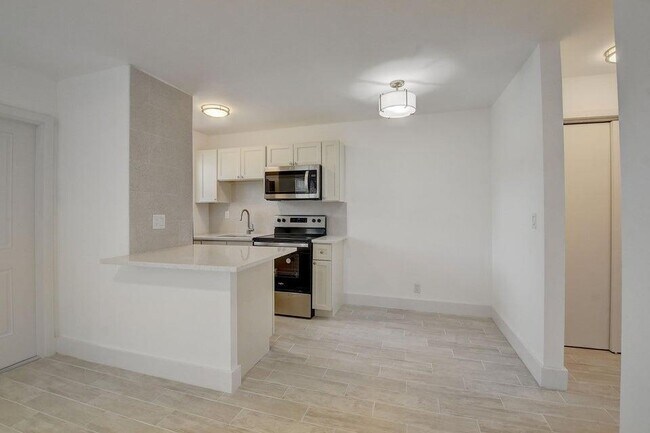 Building Photo - 525 S Broadway
