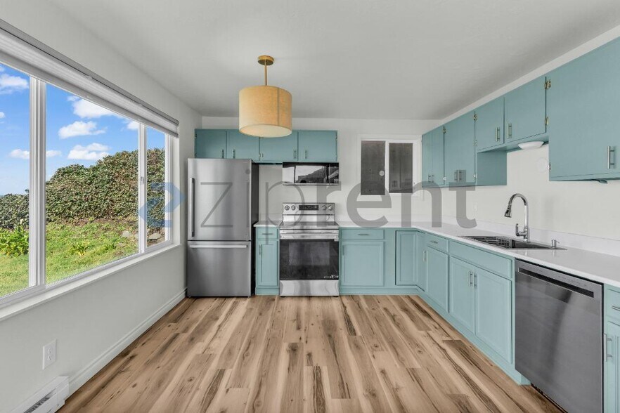 Building Photo - 3549 NW Jetty Ave