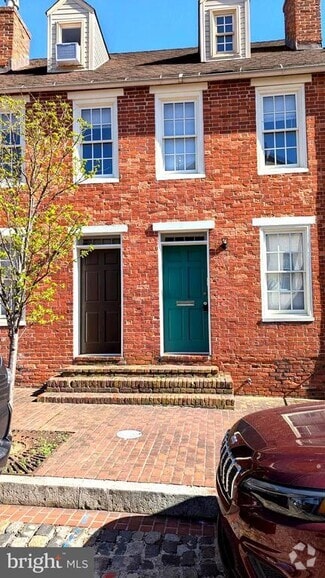 Building Photo - 659 Stirling St