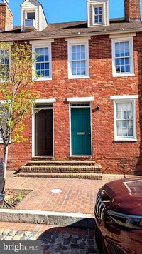 Building Photo - 659 Stirling St