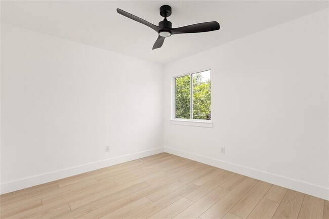 Building Photo - 8708 Cretys Cove