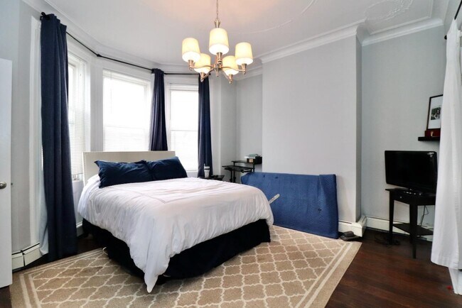 Building Photo - 19 Graham St