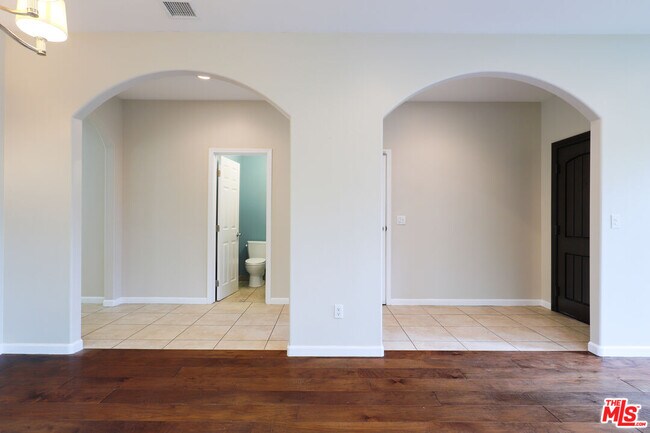 Building Photo - 2210 Manning Ave