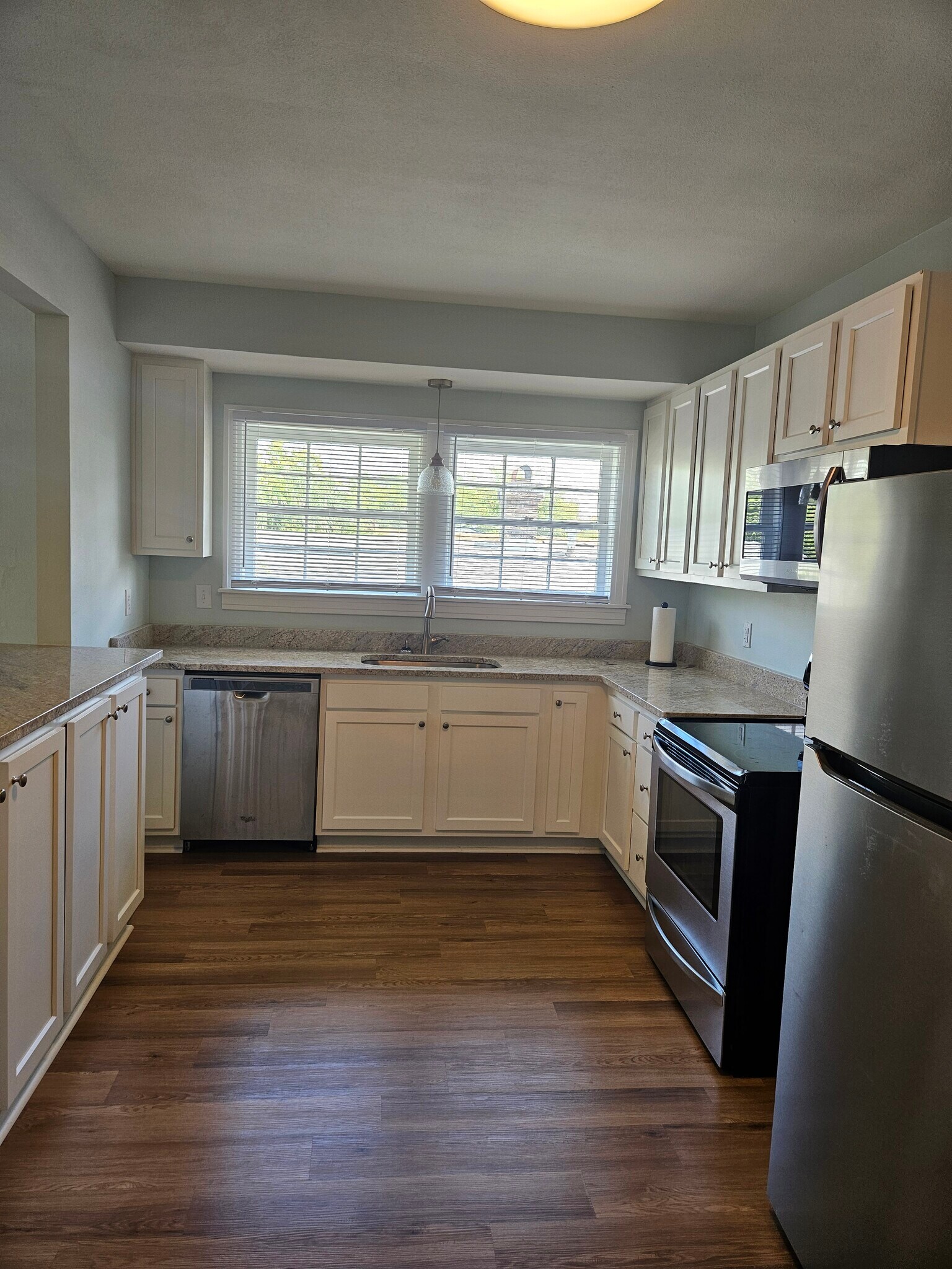 Building Photo - 46 W 11th St