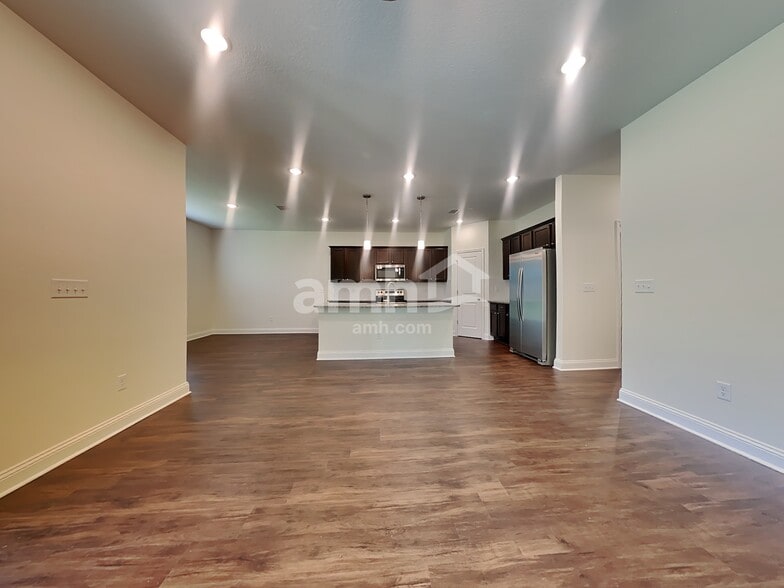 Building Photo - 283 Banyan Frst Dr