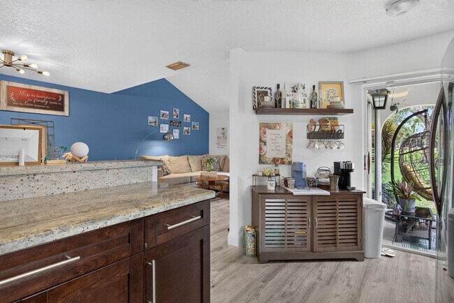 Building Photo - 3320 Alba Cir